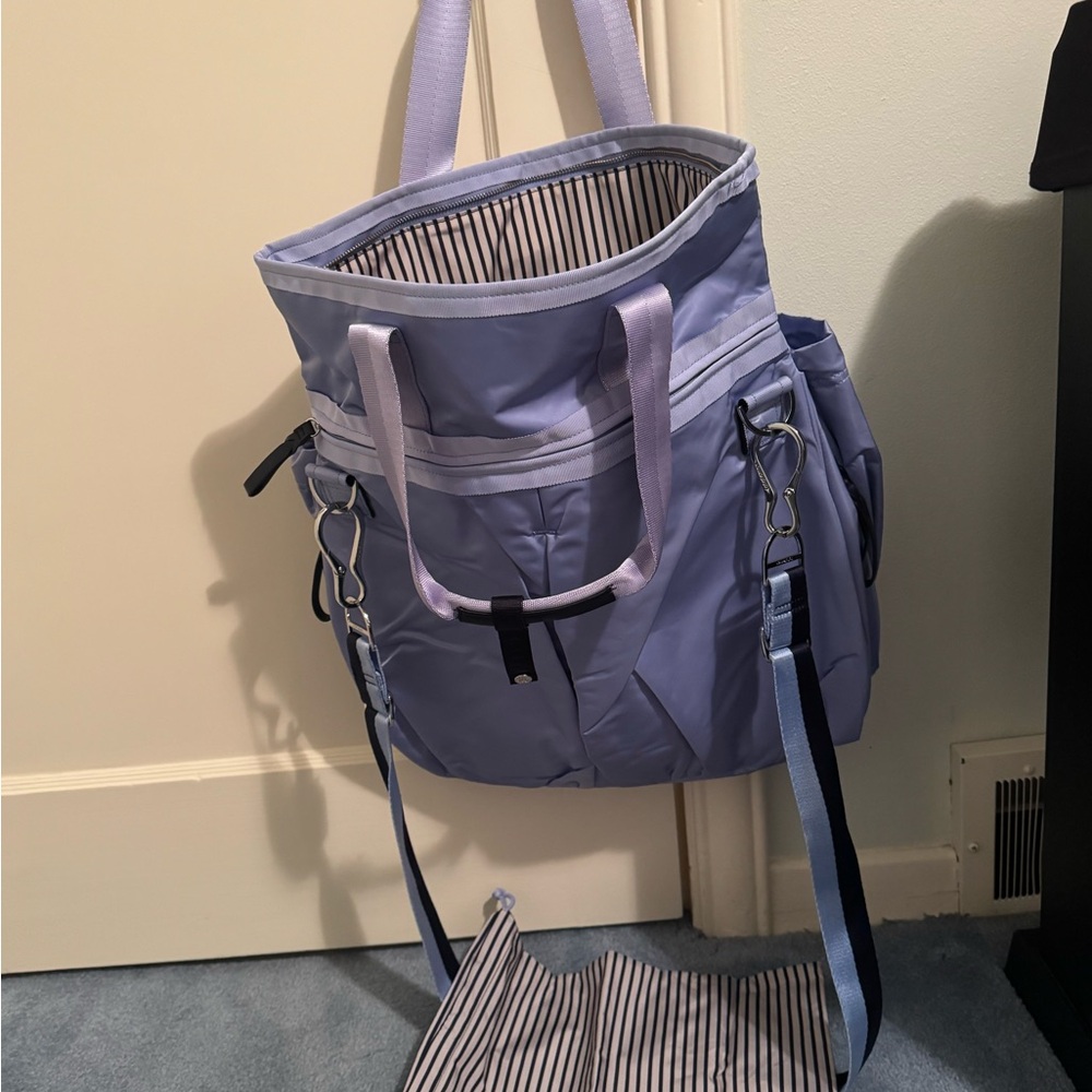 Lululemon periwinkle yoga bag